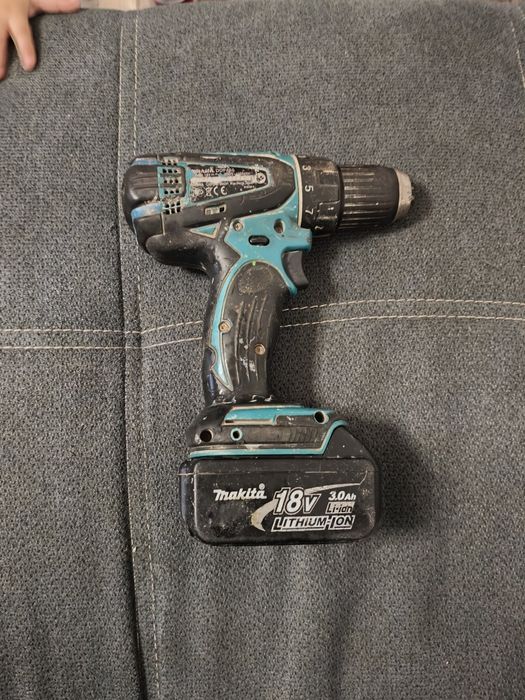 Vând bormașină Makita DDF456 originală