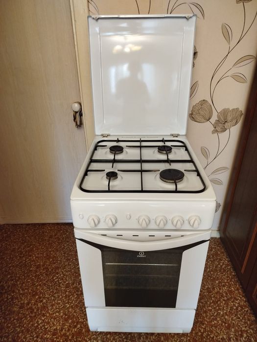 Продам газовую плиту индезит