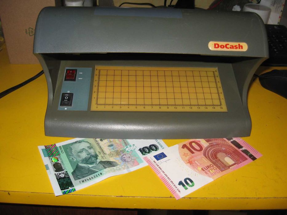 Продавам валутен детектор DoCash 531