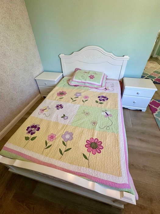 Pat lemn masiv cu saltea Previ si noptiere