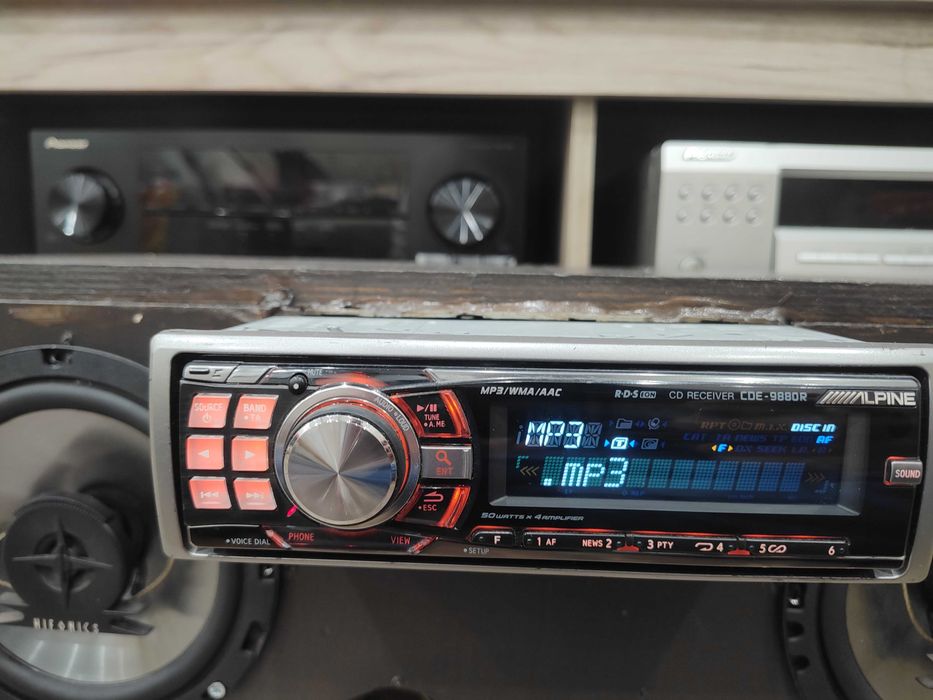 Висок клас ALPINE CDE-9880R USB / CD / MP3