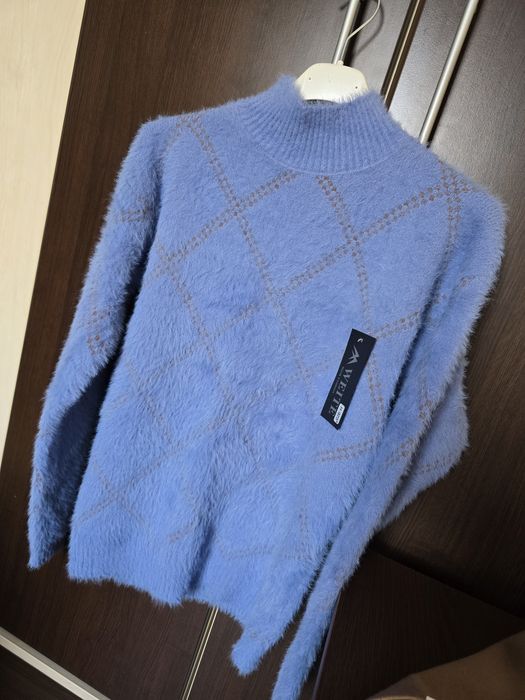 Pulover albastru pufos