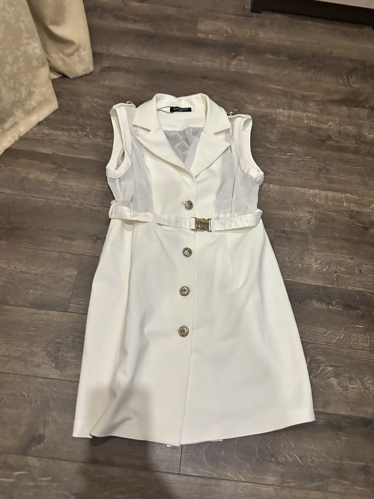 Бяла рокля Balmain
