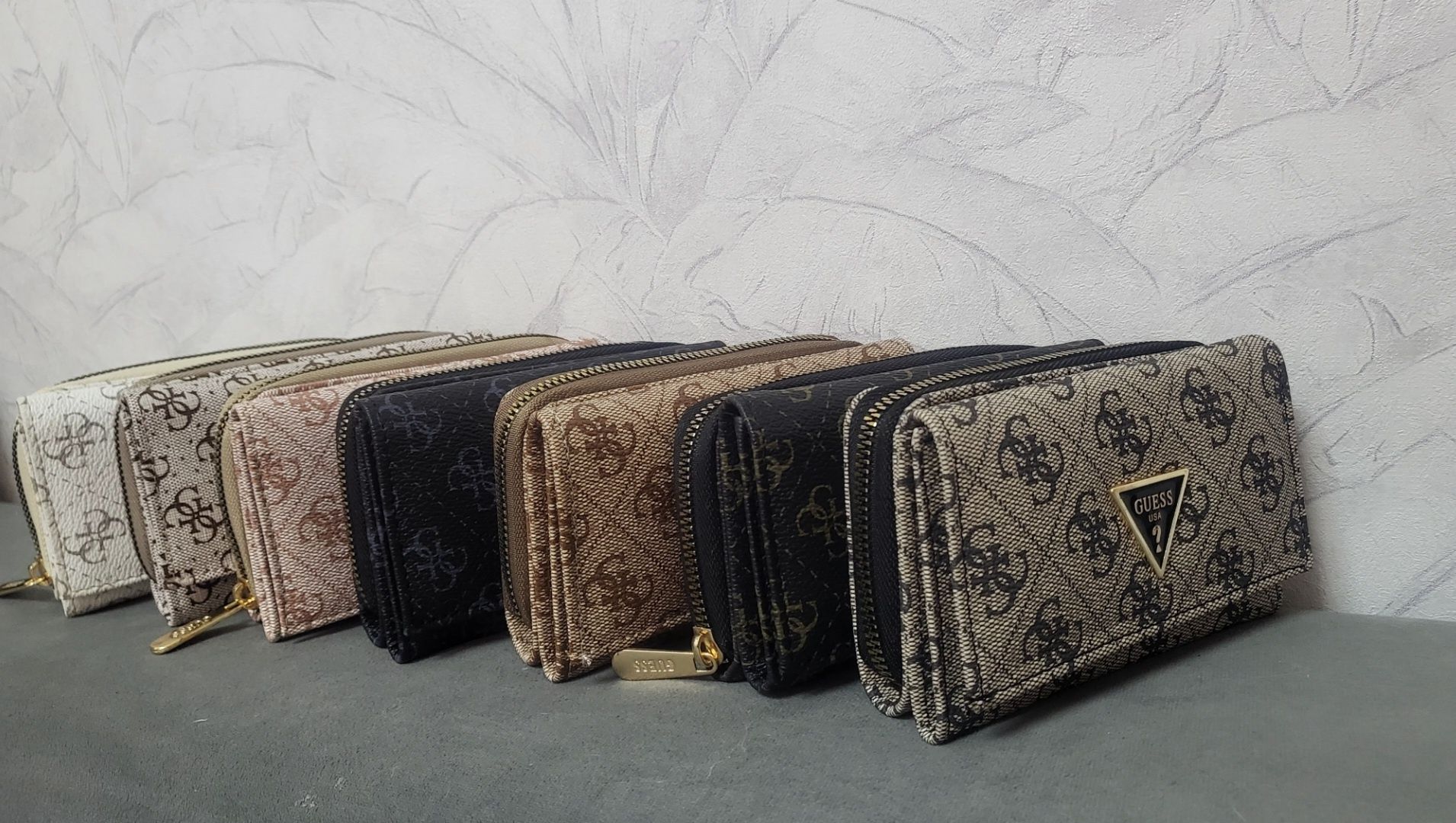 Guess, LV портмонета и клъч