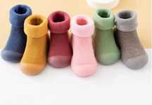 Детски чорапи с гумена подметка, различни номера и цветове W SHOE3