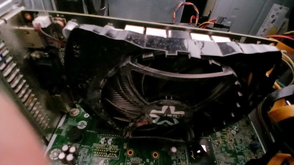 Продам видеокарту GT730 в хорошем состоянии на родной пломбе GDDR5 2gb