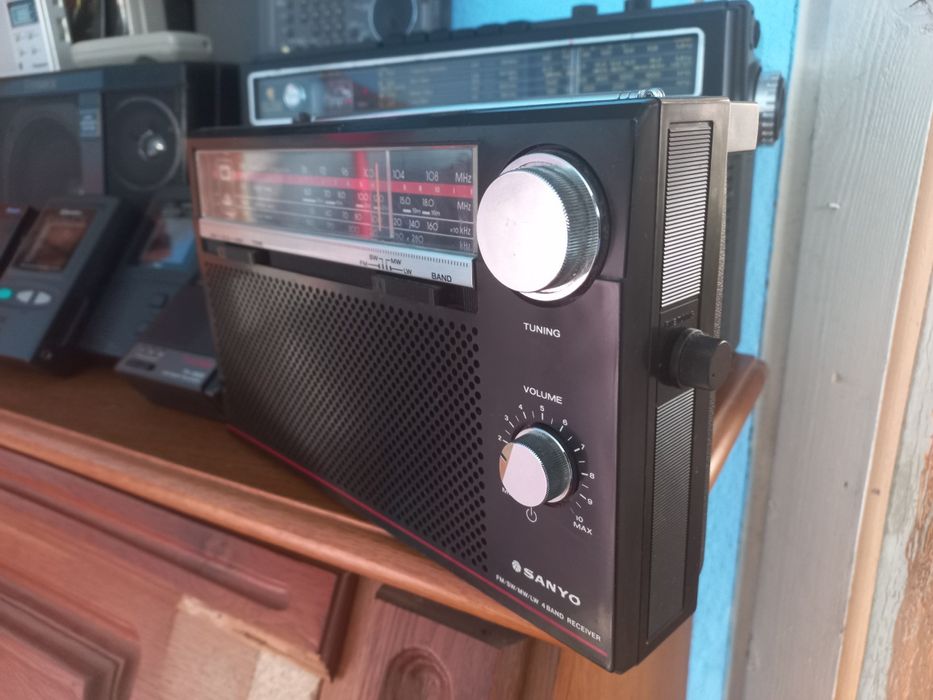 Radio Sanyo FM/SW/MW/LW