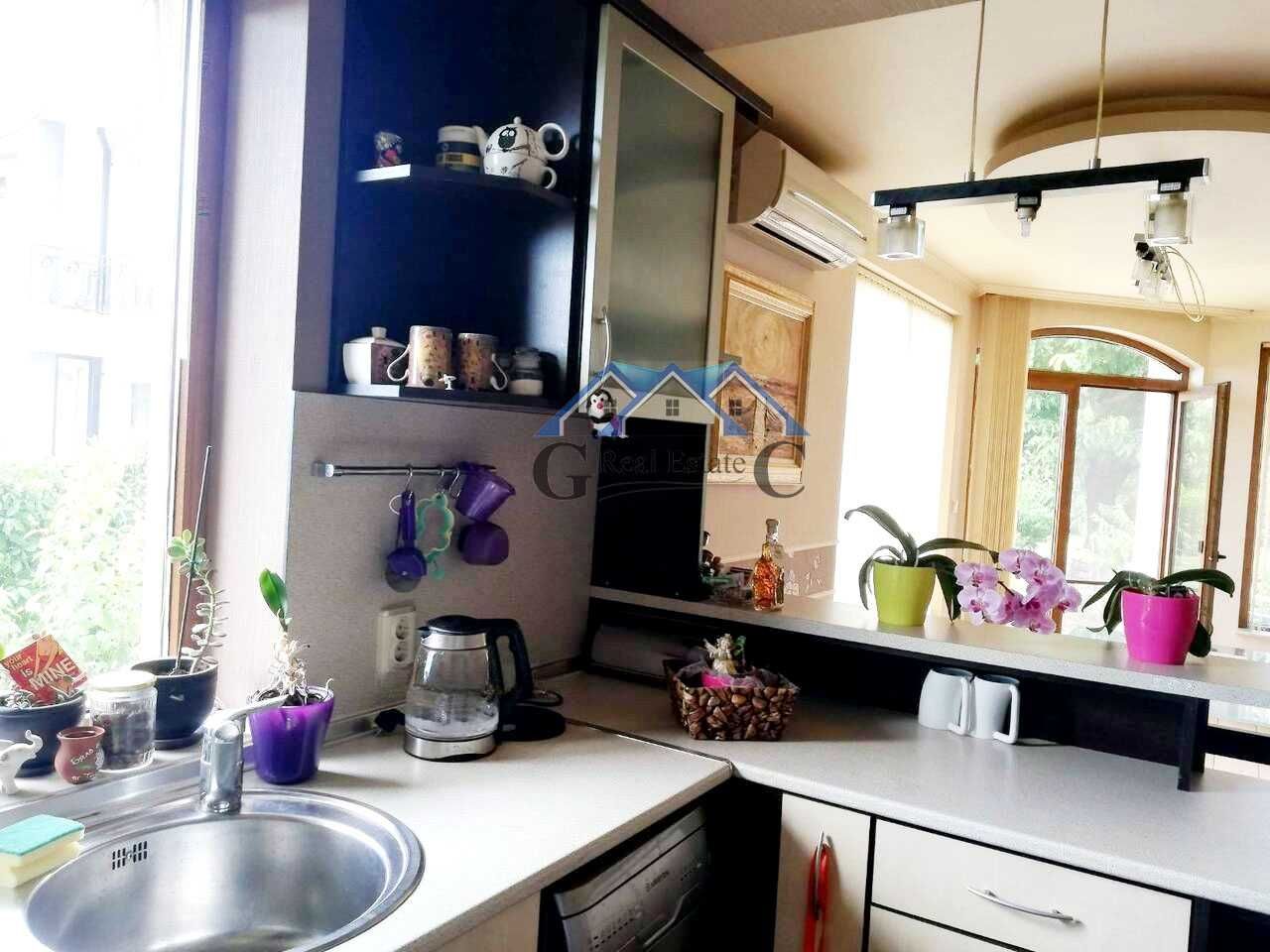 Къща 200м2,  двор 638м2, Морска панорама, Св.Св.Константин и Елена