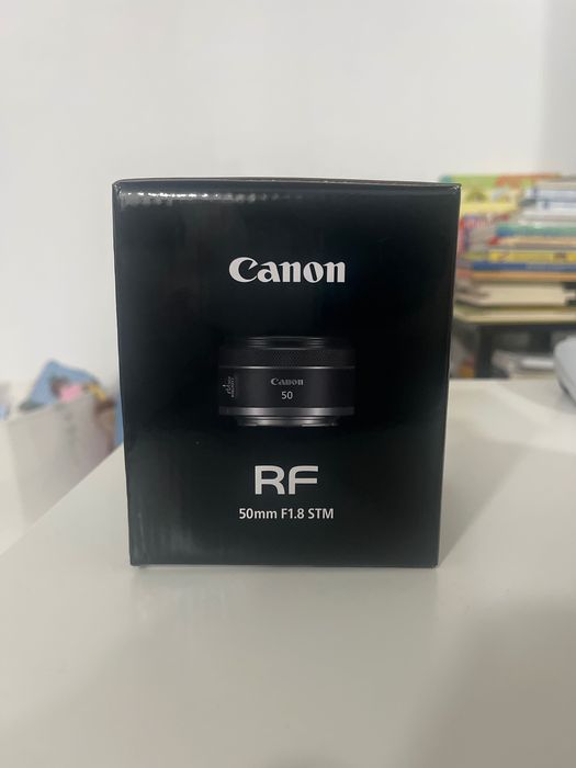 Obiectiv Canon RF 50mm F1.8