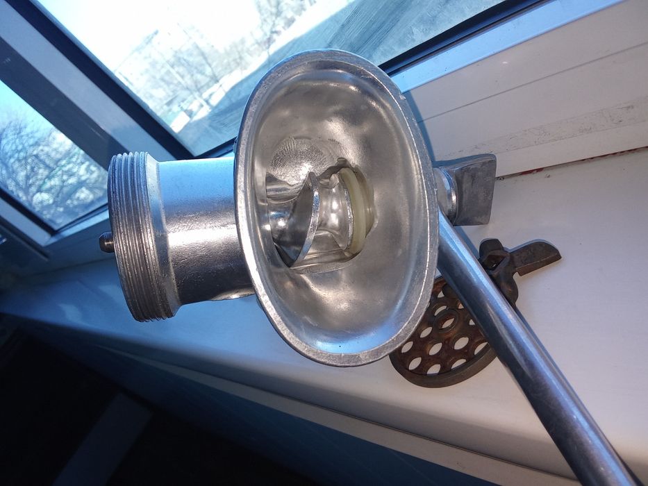 Мясорубка классическая.