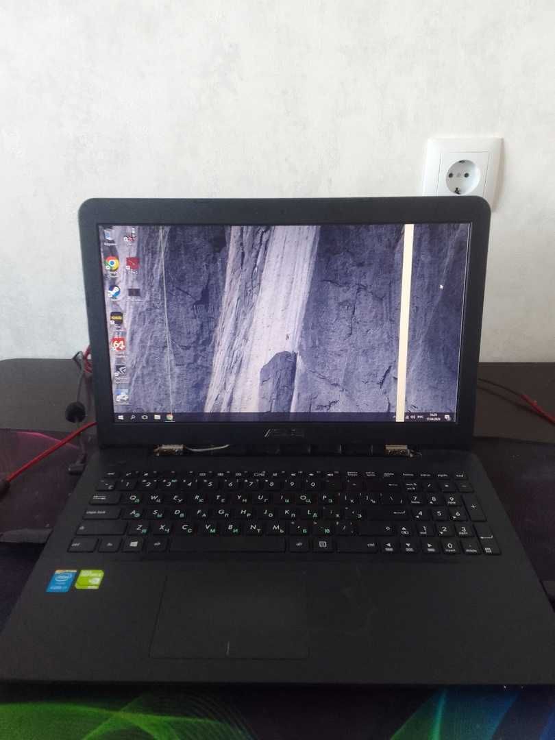 Asus X555  (i7 5500U SSD 240 GT 820m 2gb )