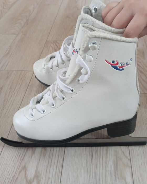 Продам коньки новые в отличном состоянии размер 32