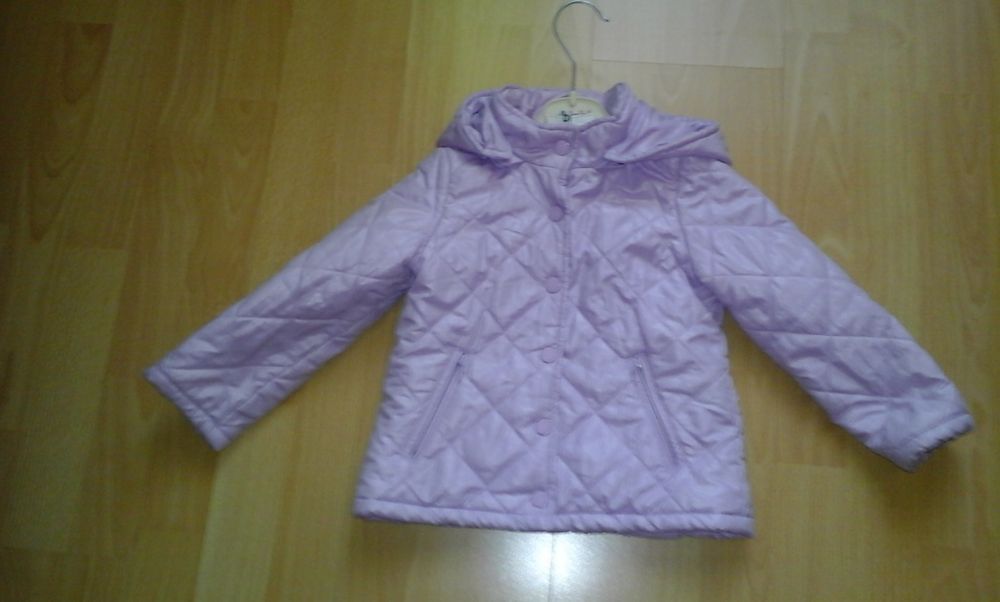 Продам куртку осеннею на девочку   (5 - 9 лет)