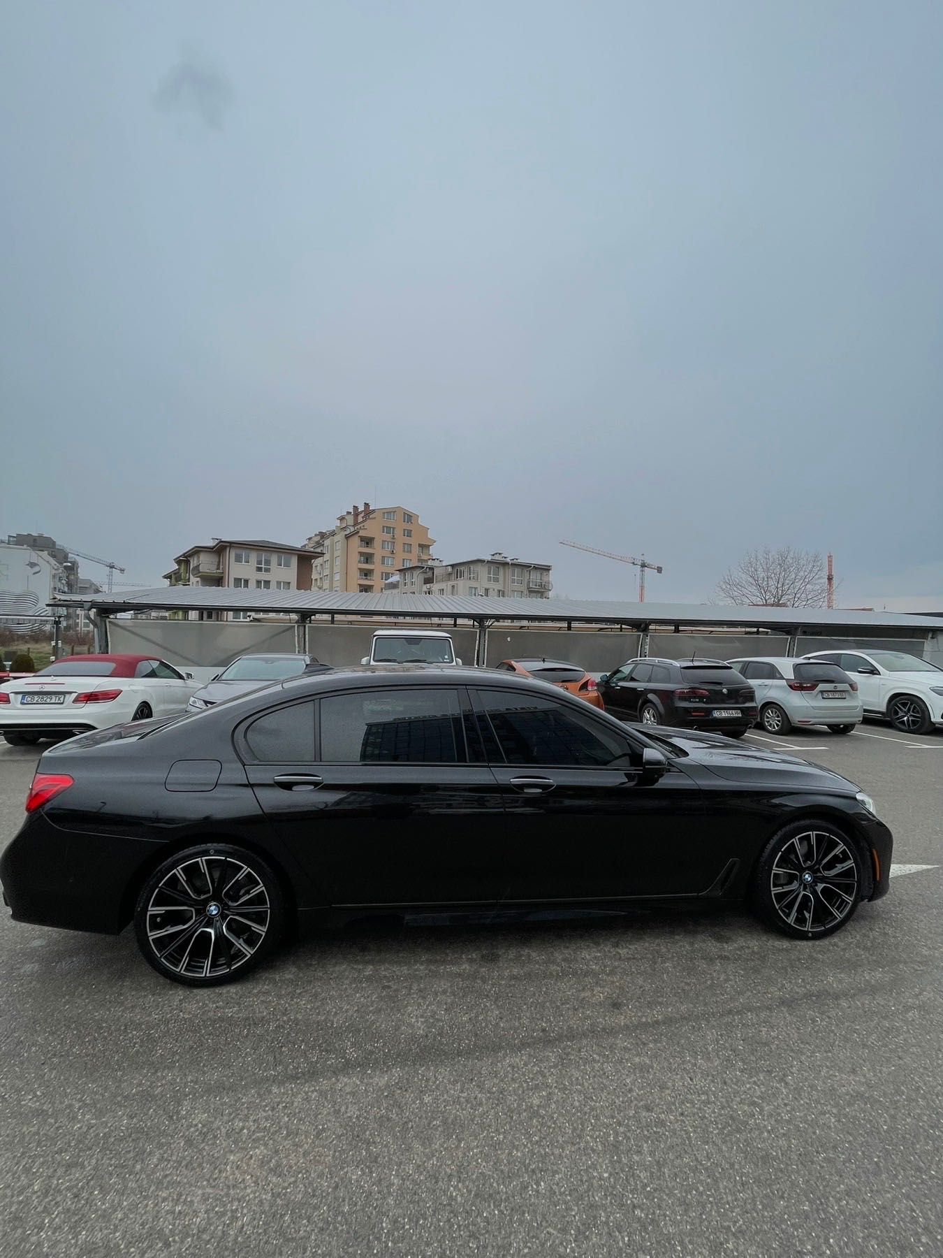 BMW750i Black Sapphire * xDrive* w/Performance spo