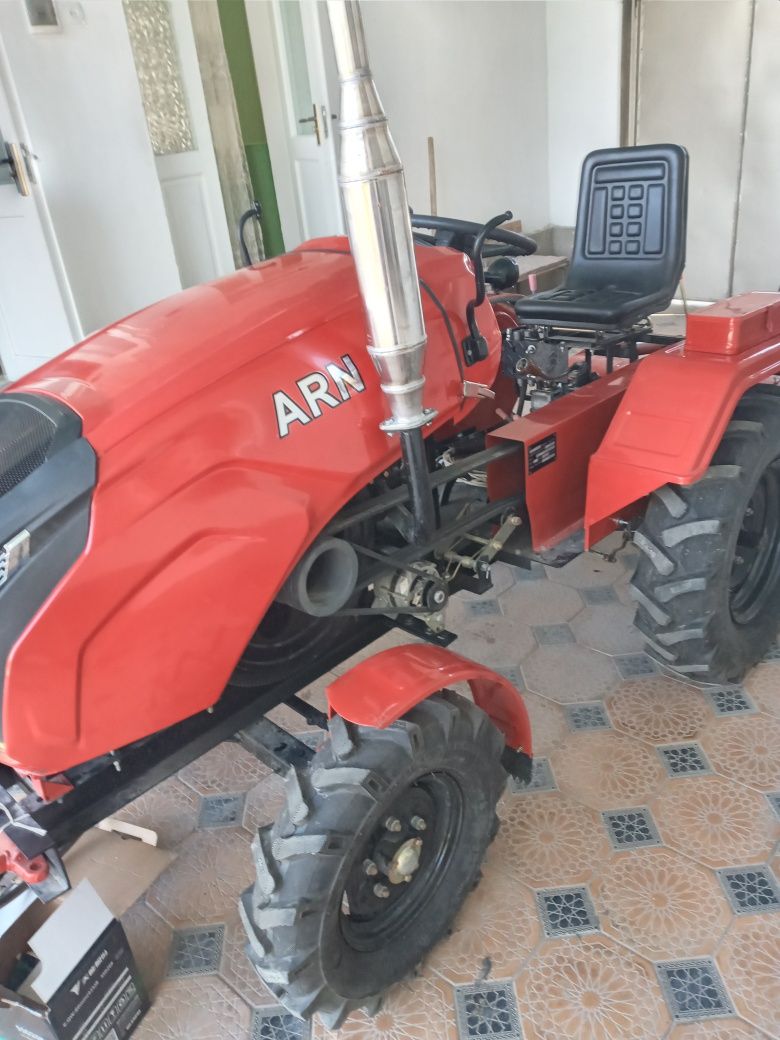 Miniy traktor Zubir 1115