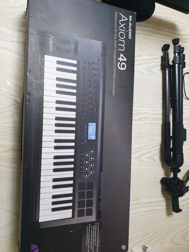 M-Audio Axiom 49  миди клавиатура