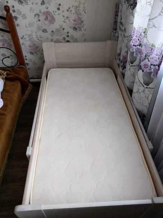 кровать детская IKEA раздвижная дерево