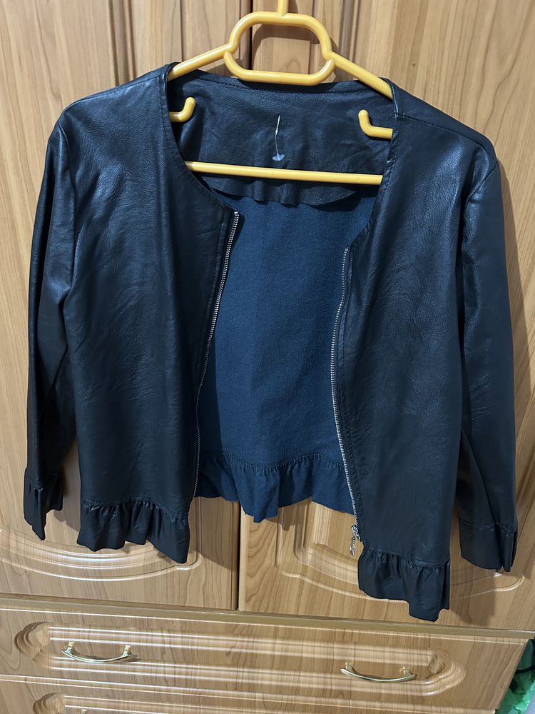 Jachetă piele nouă cumpărată din Italia mărime S