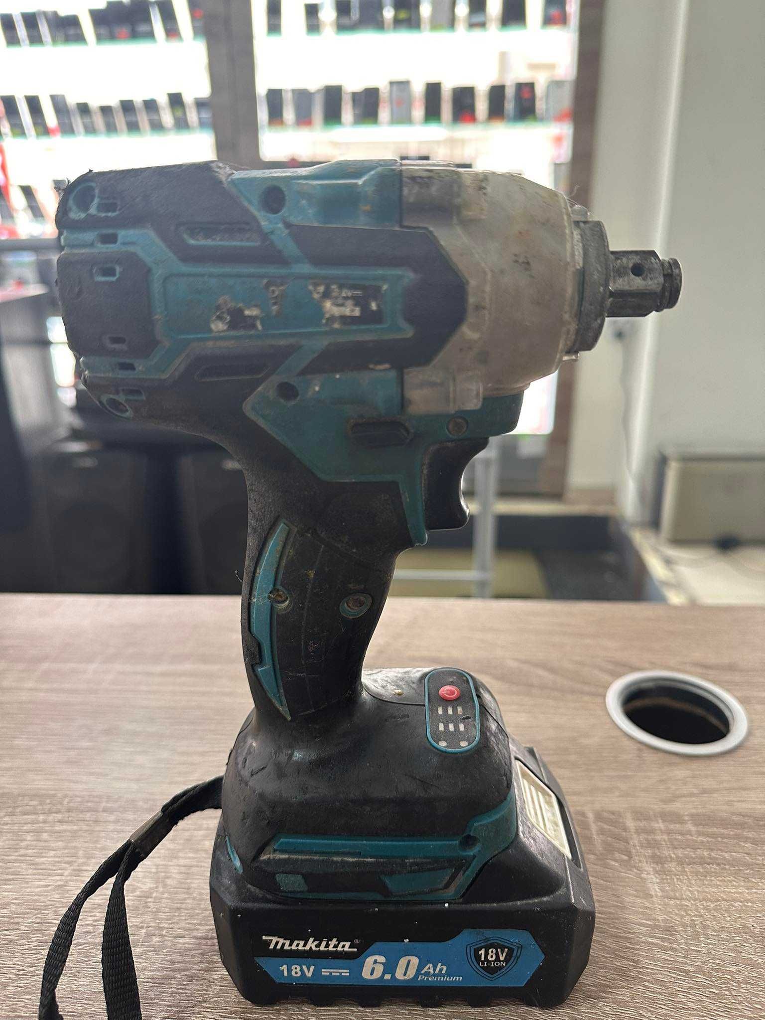 Продавам Makita гайковерт със батерия 18v 6.0ah