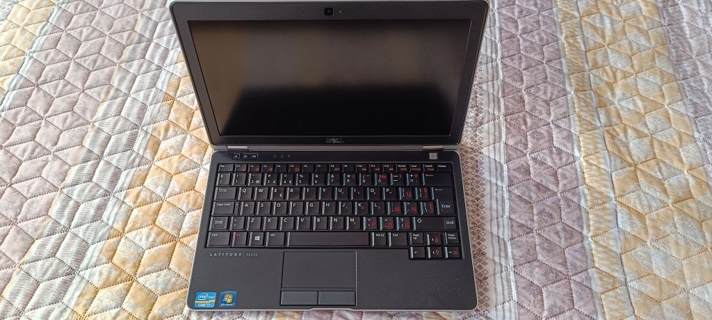 Продавам лаптоп Dell Latitude E6230