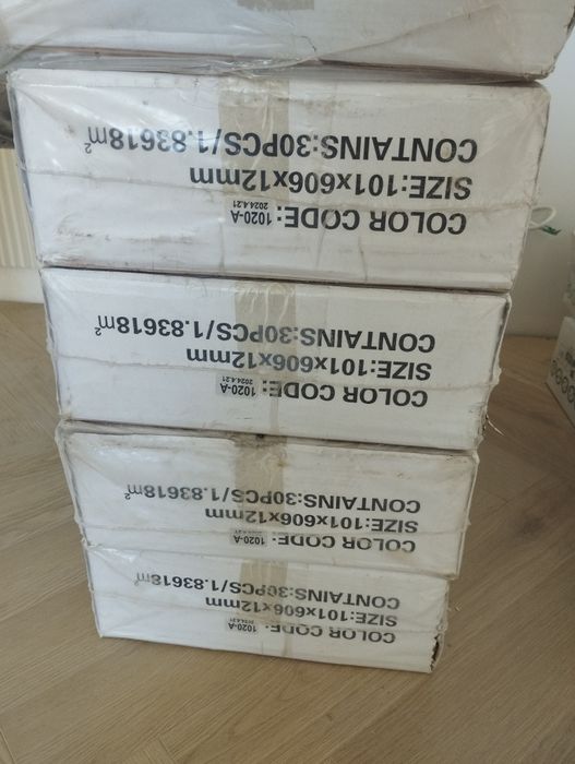 Продаю ламинат новый, осталось 7 упаковки, 13 кв метр примерно