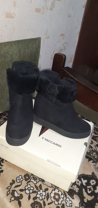 Продам новые зимние сапоги размер 36