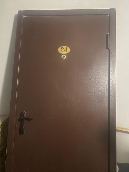 Дверь железная отличное состояние