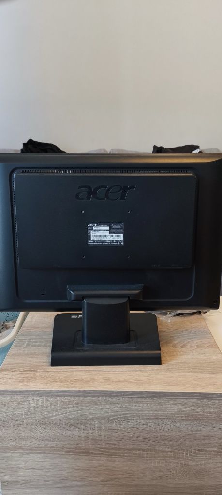 Продавам монитор Acer 24 инча, 75 херца
