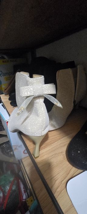 Дамски обувки НОВИ..