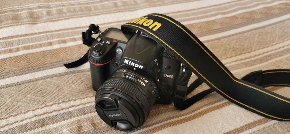 Nikon D7000 почти нов