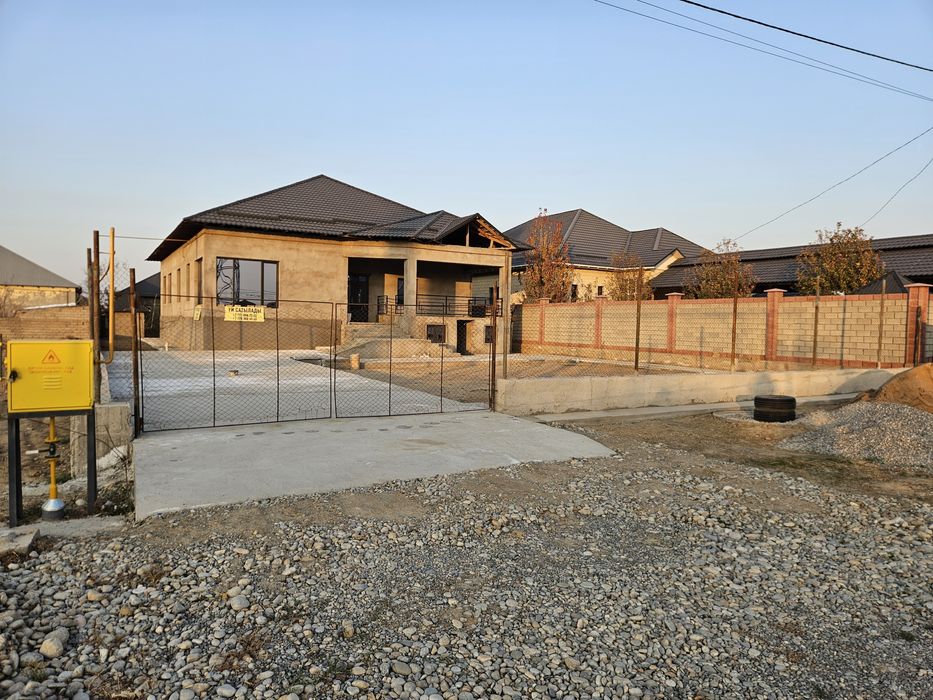 Продаётся ДОМ мкр Бозарык 
 
100 метров Школа и Садик дорога асфалть