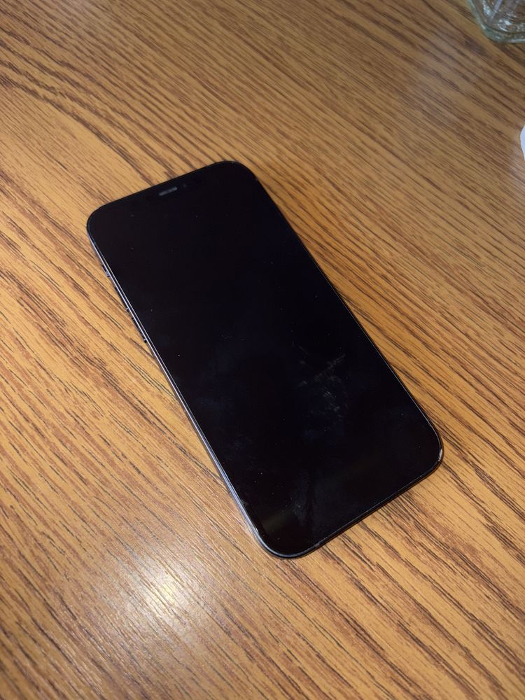 IPhone 12 128 - Funcțional, baterie 76%