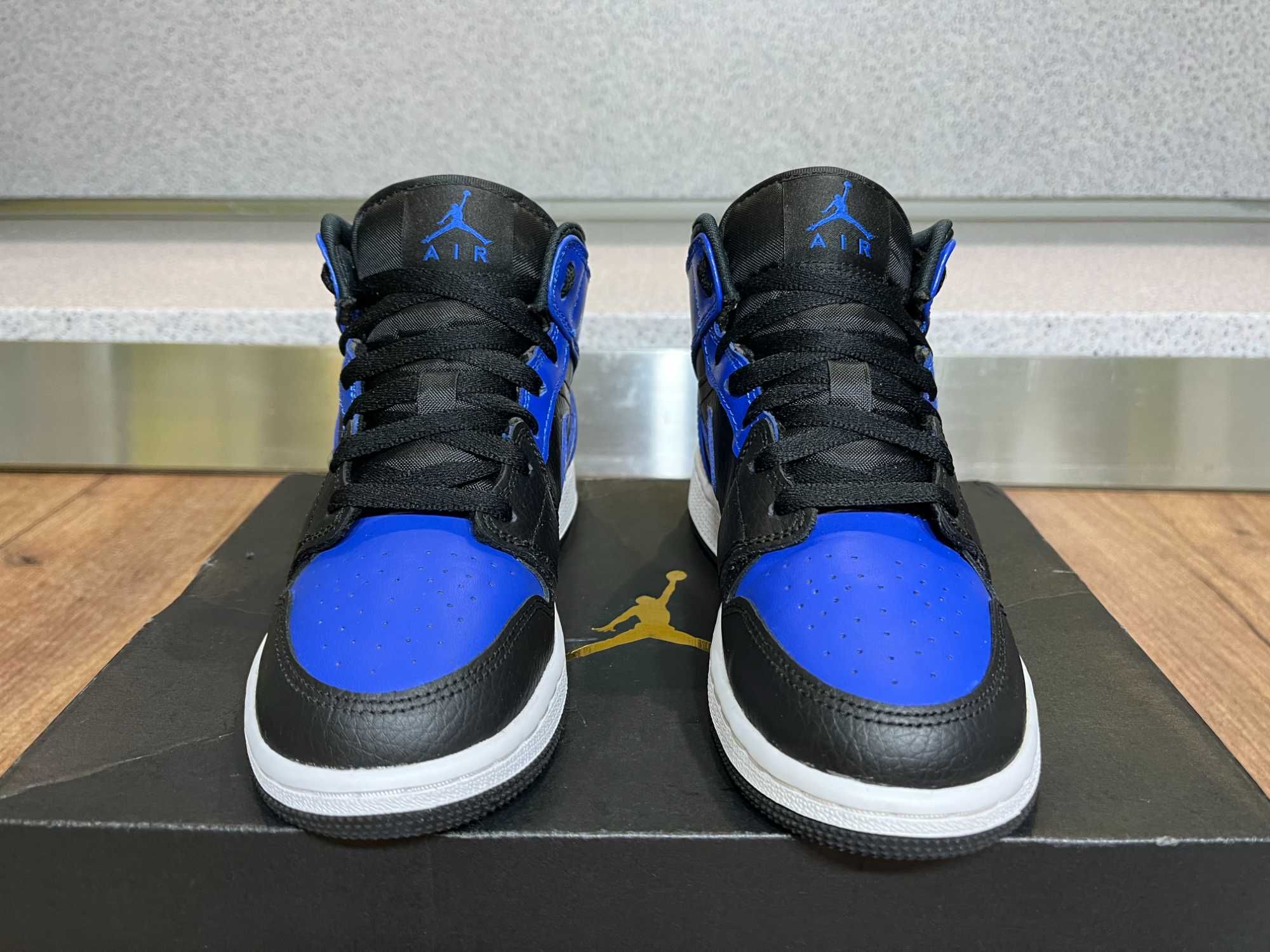 ОРИГИНАЛНИ *** Nike Jordan 1 Mid / Hyper Royal