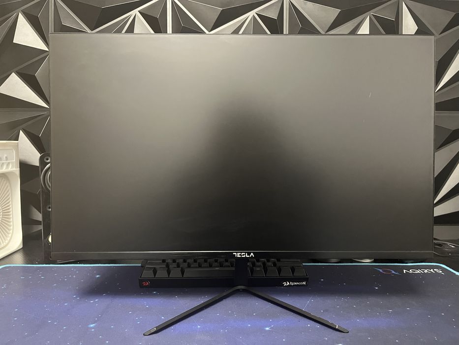 Vand Monitor Tesla De 75hz