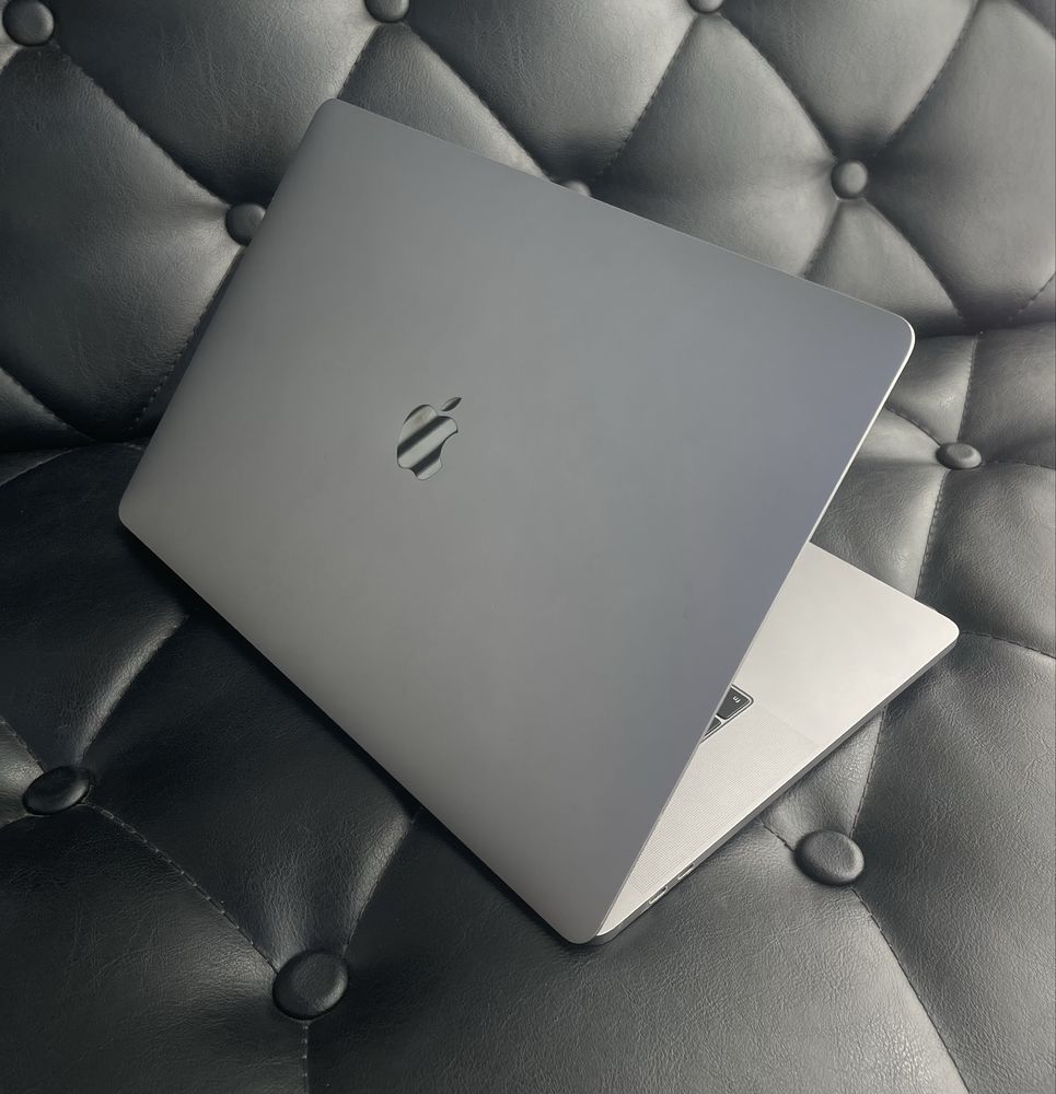 Apple MacBook Pro 2019 года в хорошем состоянии.