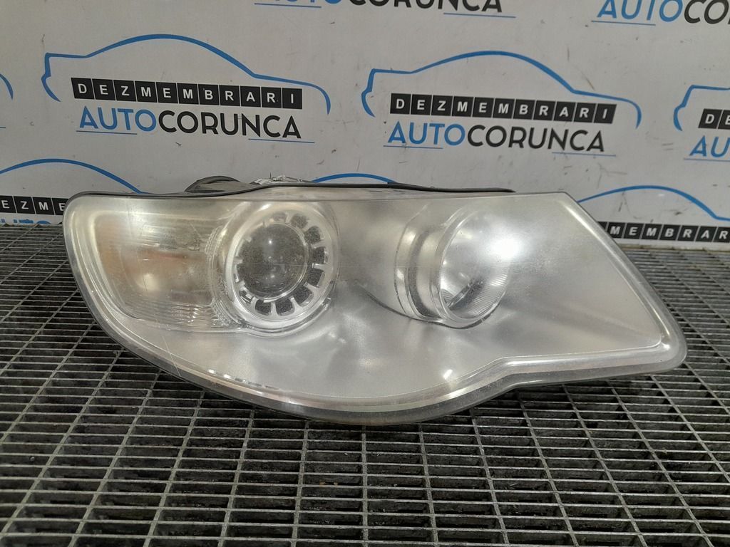 Far Dreapta Volkswagen Touareg facelift 2007 - 2010 SUV 4 Usi (993) Fara xenon