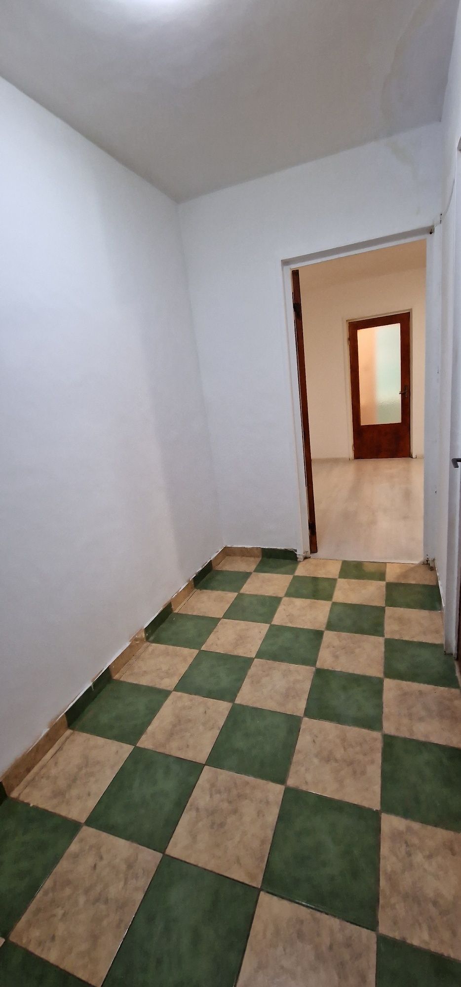 Închiriez apartament 2 camere Piata Reșița sector 4