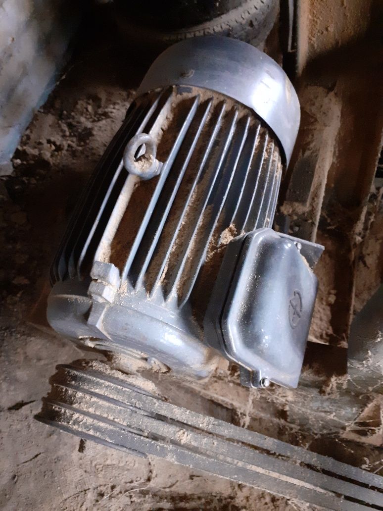 Motor 15kw 1500 turații cu talpă în stare de functionare