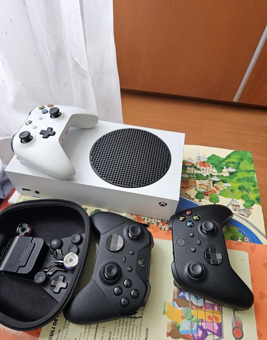 Xbox Series S + 2 manete + Elite Controller (cu accesorii)