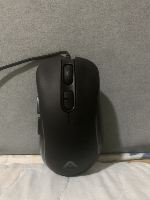 продам игровую проводную мышь