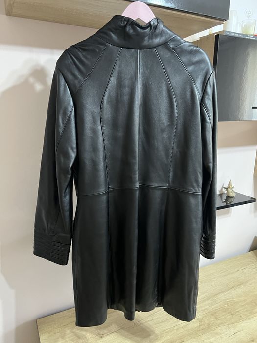 Geaca lunga din piele neagra naturala, moale, marimea 50.