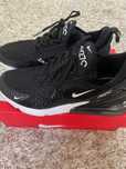 Adidasi nike air max 270