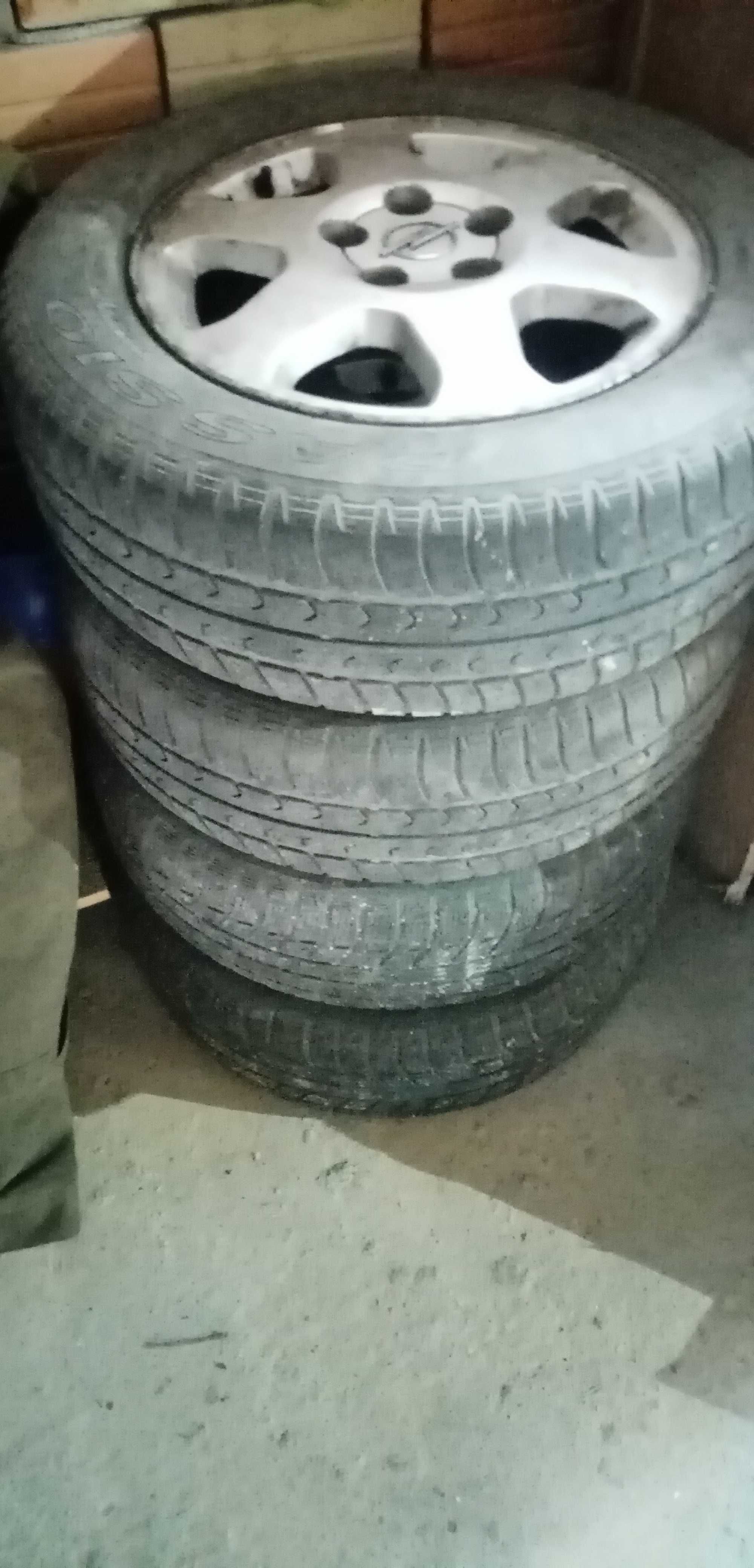 Продавам джанти с гуми