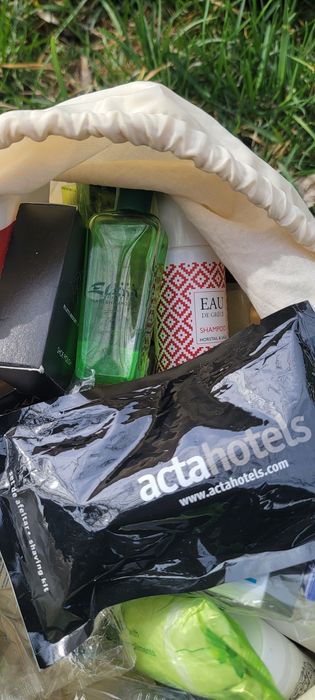 Хотелски сапунчета, шампоани и принадлежности