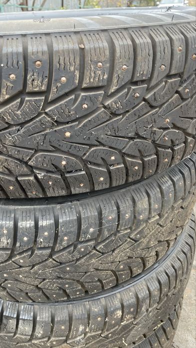 Продам комплект зимних шин