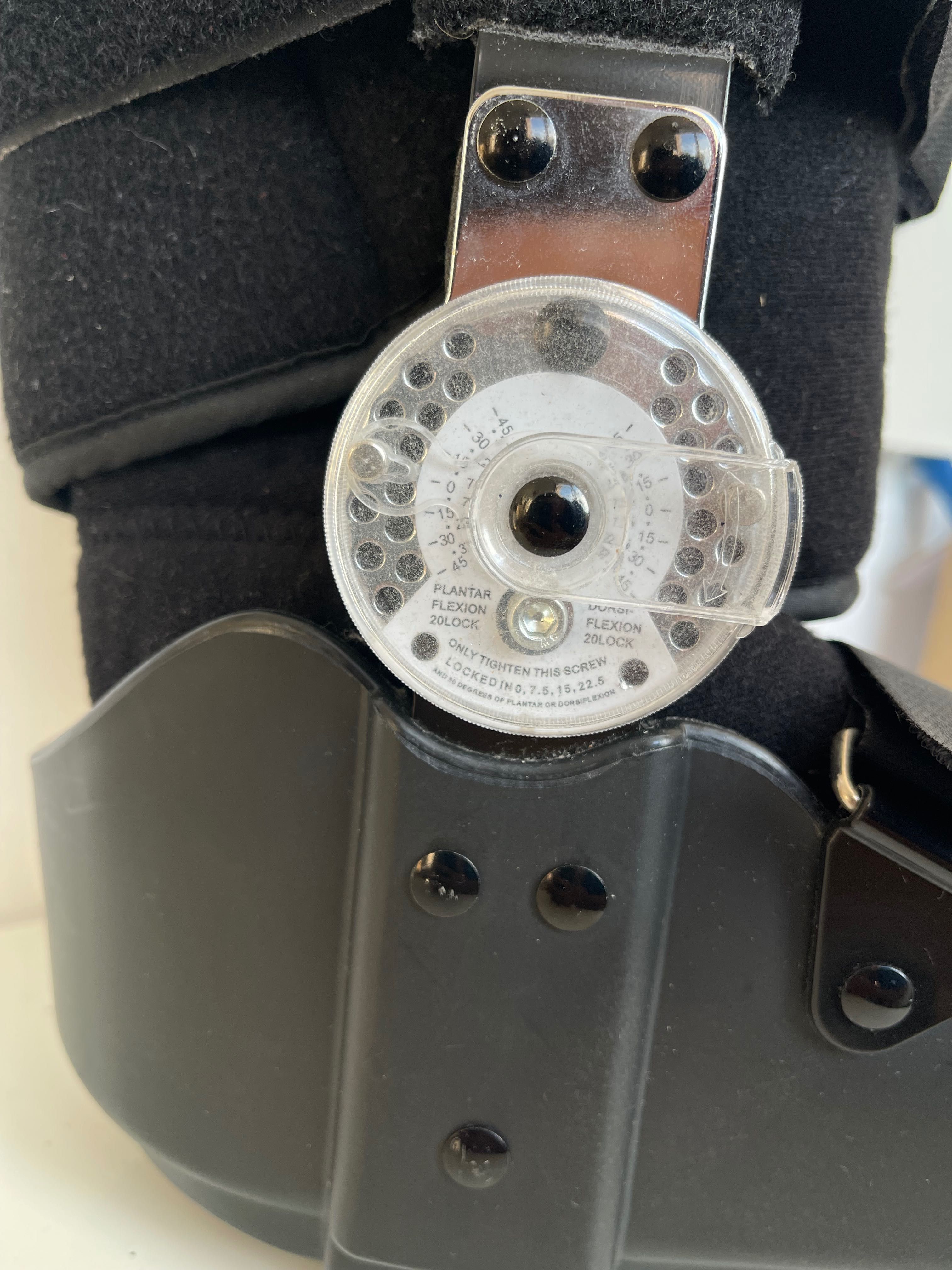 Ботуш с шарнир за глезенна става Protect ROM Walker 9300 ортеза глезен