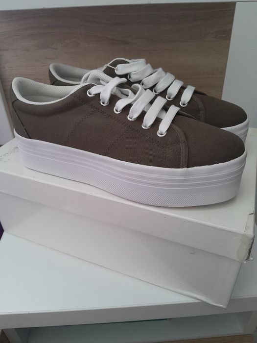 Adidasi..tenesi dama JC Play Nr 41