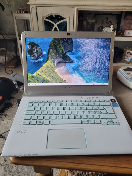 Laptop i3 Sony Vayo