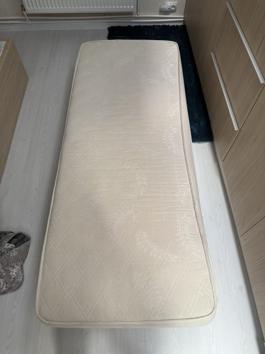 2 saltele 200x80x14 – utilizabile, stare modestă