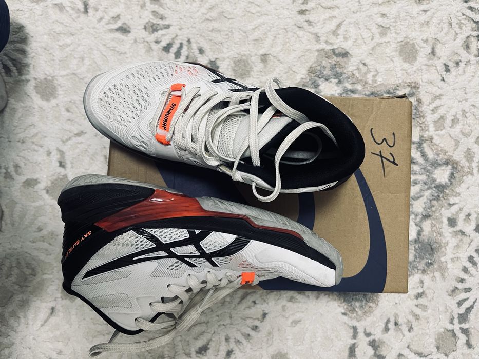 Asics  кросовки 37рр